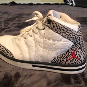 Air Jordan’s men’s size 9